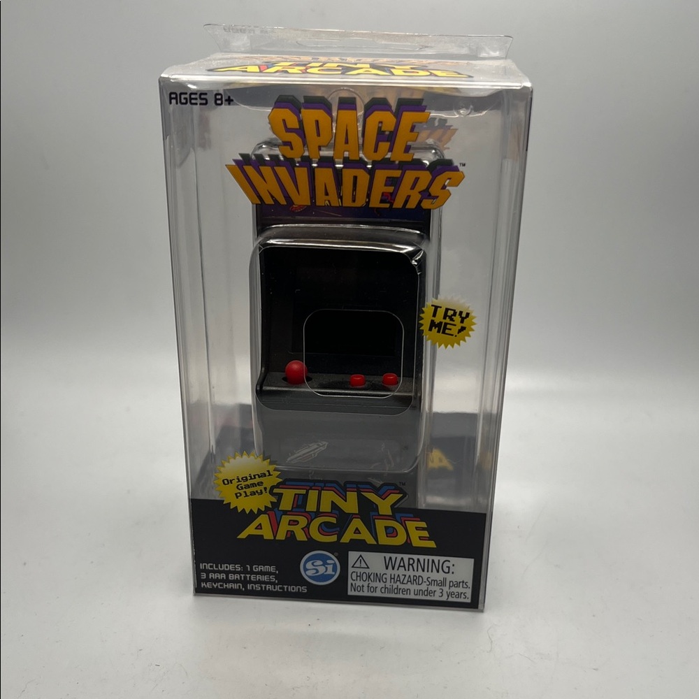 NIB Space InvadersTiny Arcade game key chain